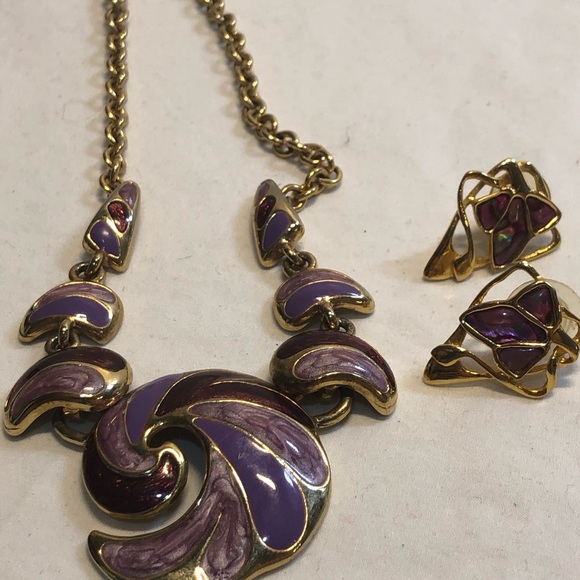 Vintage Costume Gold toned Jewellery, Purple accents , with matching earrings - Picture 3 of 11